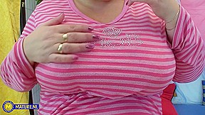 Making Amateur Sexmovies With My 42 Year Old Big Ass, Big Tits, Curvy Stepmom Gloria
