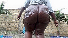 Ass dominator shake her ass oiled up outside