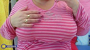 Making Amateur Sexmovies With My 42 Year Old Big Ass, Big Tits, Curvy Stepmom Gloria