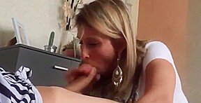 la maman d enzo bouffe une bite de façon royale