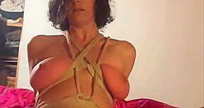 attachée et baisée comme une soumise