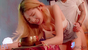 Decides To See A Medium To Help Turn Her Life Around With Sofia Takigawa, Wu Fangyi And Li Zhiyan