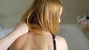 il m attRA** dans la salle de bain