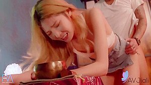 Decides To See A Medium To Help Turn Her Life Around With Sofia Takigawa, Wu Fangyi And Li Zhiyan