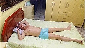 Descansando Gostoso Com o Pau Duro 005