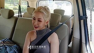 Fair Woman With Big Breasts And Big Ass Teases The Driver To Have Sex In The Car In The Car
