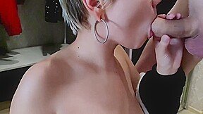 fellation filmée en gros plan