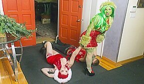 The Grinch is out of luck n couldnt stop the couple to fuck