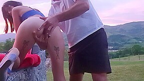 il me prend au coucher du soleil