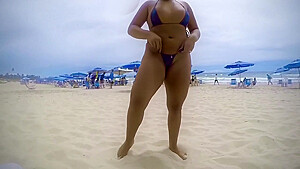 Sra. Feet Safada Dancando E Se Exibindo Na Praia, Depois Fica Nuazinha