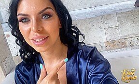 Kira’s Ass Wiggles As She Pounds Her Slit To A Screaming Orgasm