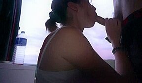 on s isole lors d une soirée pour une pipe et une levrette