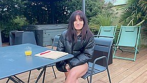 belle jeunette brune en casting porno hard