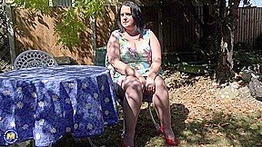 Curvy British Lady Sarah Jane Shows Off Her Horny Big Ass And More! – MatureNl