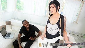 Jon Jon & Nikki Hearts in All About That Bass Scene