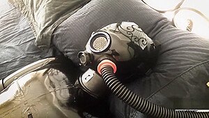 Latex Gasmask Breathplay