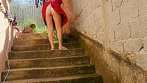 Marido Safado Filmando sua esposa gravida colocando roupa no varal, vai trabalhar a noite corno, o vizinho vai vir aqui. kkk