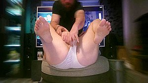 Spread Your Wifes Legs In Front Of The Whole World!