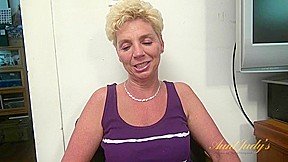 Taylor Lynn interviews with AuntJudys.com