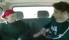 allemande timide bien baisee a l’arriere d’une voiture