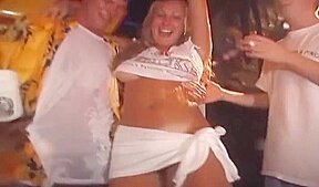 Exhibe & avec etudiantes