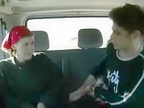 allemande timide bien baisee a l’arriere d’une voiture