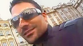 Deux jeunes beautes tcheques s’exhibent a Prague