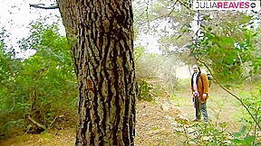 Skinny Girl Rides A Huge Dick On The Ground To Cumshot – JuliaReaves