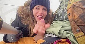 pipe et baise dans la télécabine