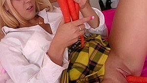 Preciosa anglosajona object insertion 8 carrots cucumber