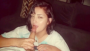 Young wife gets horny in the car finishes