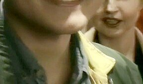 Amatrice shoppee dans un salon erotique