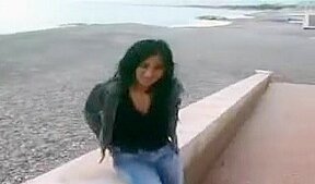 Beurette trop craquante s’exhibe avant la sodomie