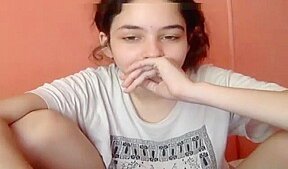 Nena se exhibe por webcam