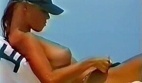 Un petit tour a la plage pour matter du Top Less ?