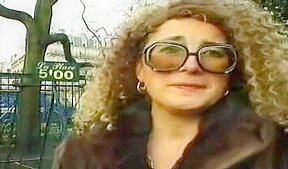 Vieille arabe fait sa premiere exhibition a Paris