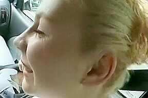 Alexia exhibe et defoncee en foret