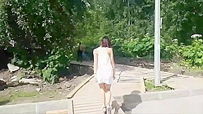 asiatique qui s’exhibe dans un parc