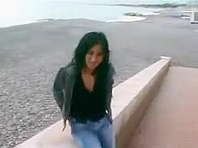 Beurette trop craquante s’exhibe avant la sodomie