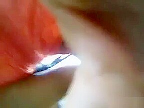 esibizionista italiana si masturba in macchina e poi pompa un guardone