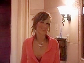 Il filme sa copine nue sous la douche