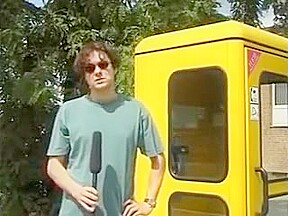 Un allemand explose une bimbo dans une cabine telephonique