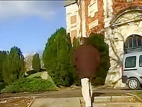 Un couple invite un a les rejoindre pour un trio