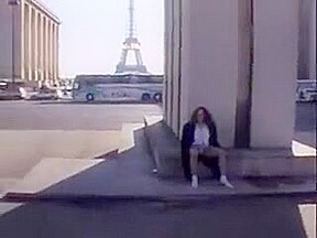 Une campagnarde exhibee et baisee a Paris