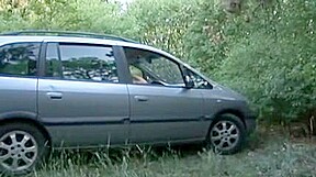 Vieille allemande aux seins enormes baisee dans un coffre