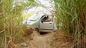 Deux couples francais libertins baisent dehors au cap d’Agde