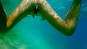 Underwater Quick SEX at PUBLIC BEACH
