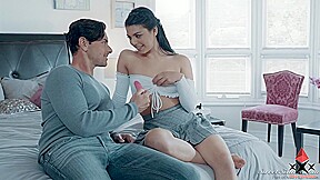 Babysitter 13 – 2: Ginas New Vibrator!