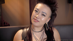 S Filthy Little Foot Worm Featuring Mayhem – Minnie Scarlet