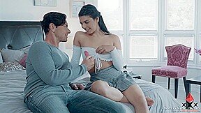 Babysitter 13 – 2: Ginas New Vibrator!